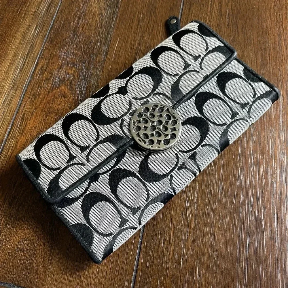 Coach classic signature logo wallet